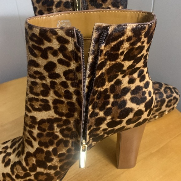 Vince Camuto Nevvina Genuine Cow Hair Leopard Print Heeled Bootie Sz 8.5M EUC - Picture 2 of 10